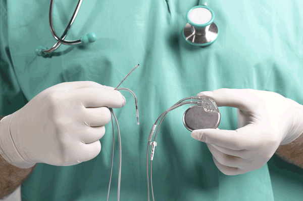 A pacemaker in the hands of a surgeon