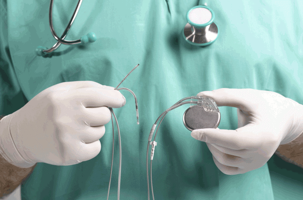 A pacemaker in the hands of a surgeon