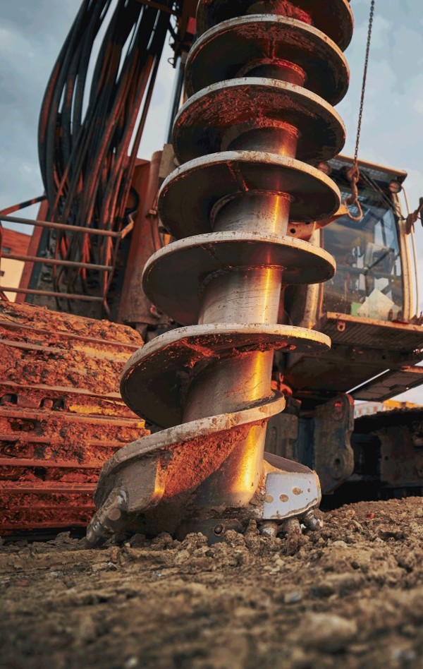 Drilling fluid ensure the cementing of narrow pore to fracture pressure margin wells