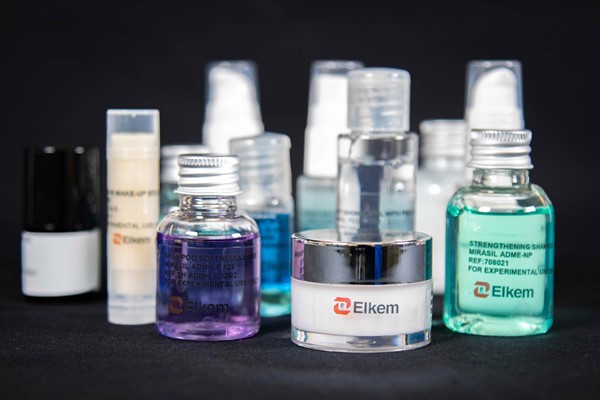 Cosmetics using silicones